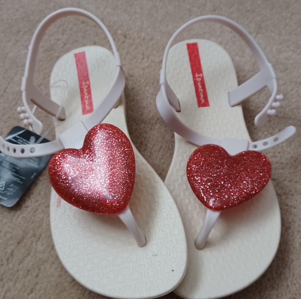 Toddler girl Zaxy Heart Sandal Size 11/12 NWT
